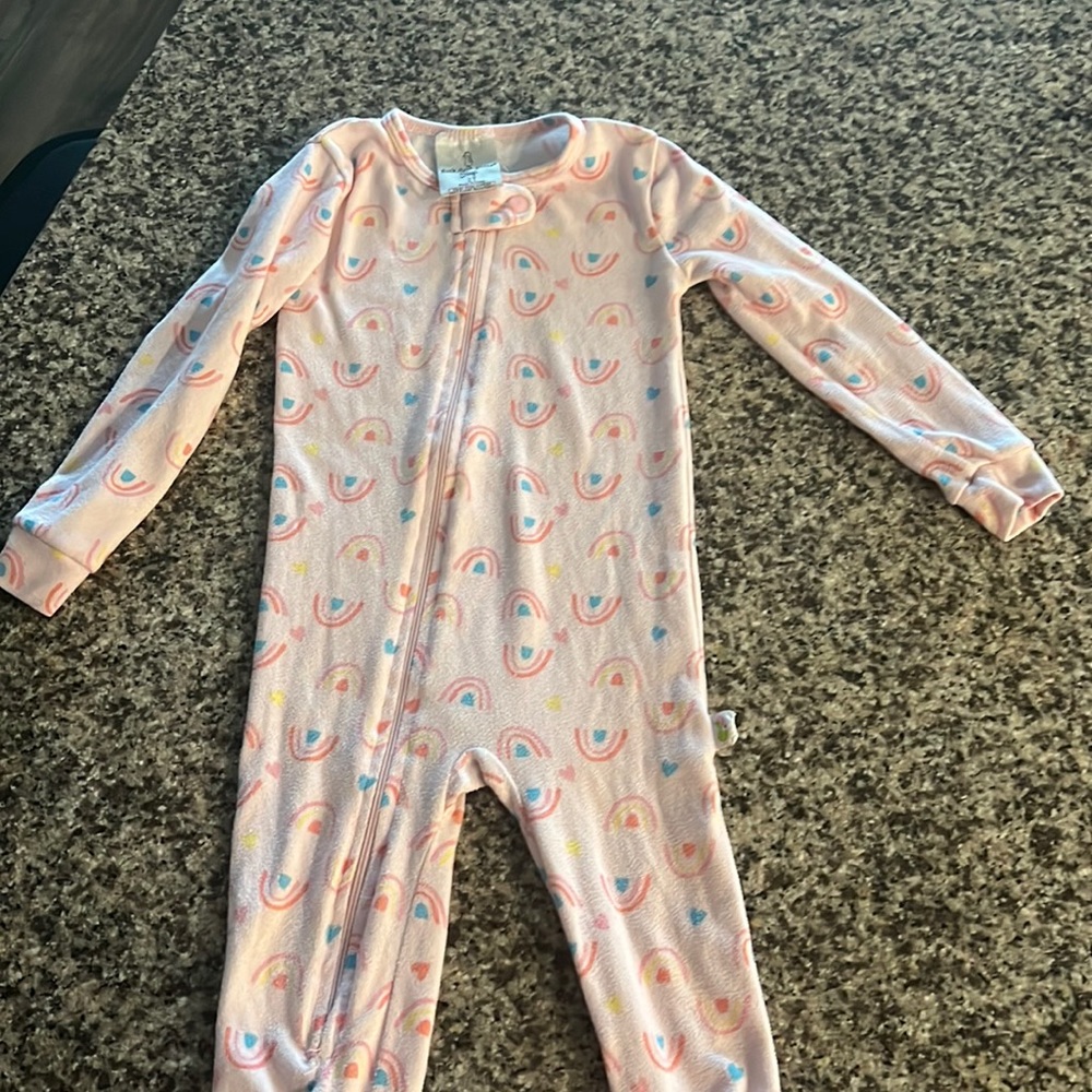 Super soft 💖 rainbows & heart pink pajamas feet not on